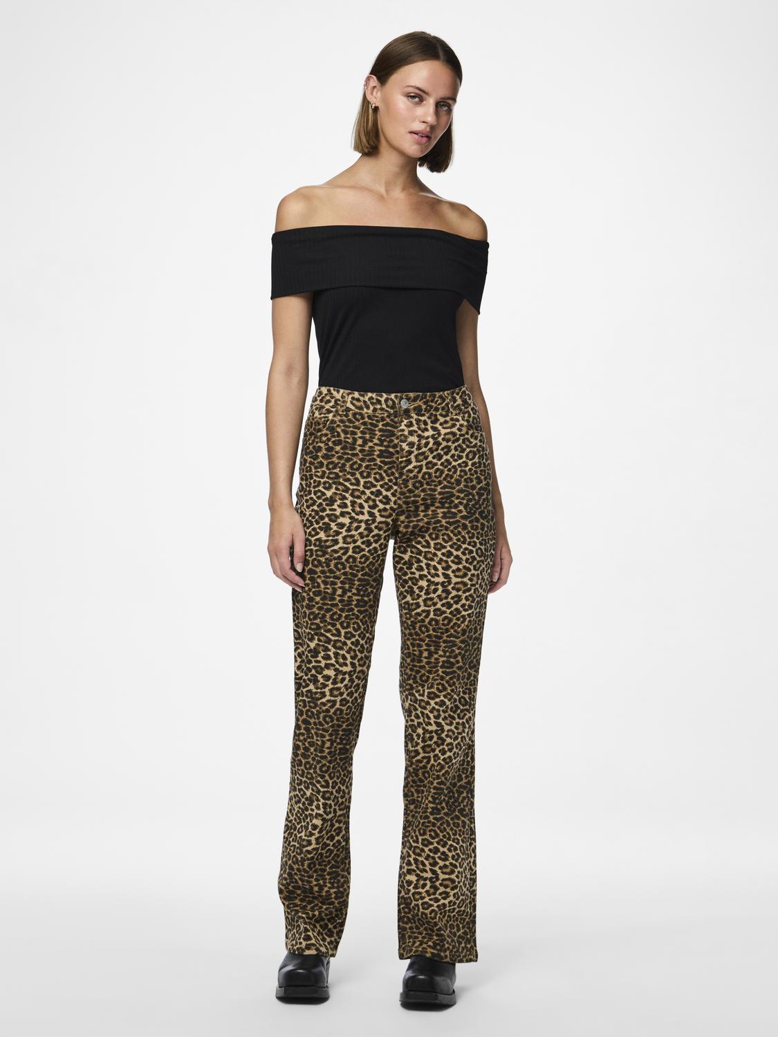 model_shot-front_full